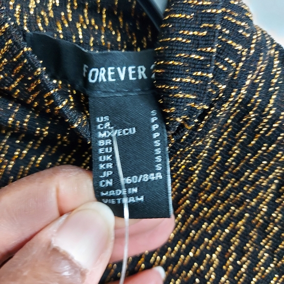 NWT Womens Forever 21 Black and Gold metallic Long Sleeve Knit Top - Picture 4 of 10